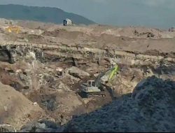 Belasan Excavator Keruk Emas Ilegal di Sungai Raya Kepulauan Bengkayang, Siapa Cukong di Baliknya