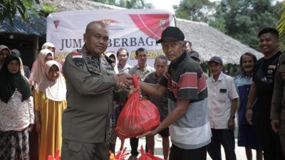 Satbrimob Polda Kalbar Konsisten Gelar Jum’at Berbagi, Pererat Kedekatan dengan Masyarakat