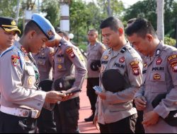 Cegah Judi Online, Propam Polda Kalbar Cek Handphone Personel Polres Melawi Saat Apel Pagi