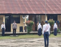 Aiptu Syamsul Jadi Pembina Upacara di SMPN 06 Nanga Pinoh, Tekankan Pembentukan Karakter dan Pencegahan Kenakalan Remaja
