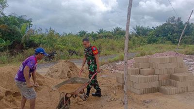 Sinergi TNI Bersama Rakyat, Kodim 1209/Bengkayang Bantu Bangun Rumah Warga