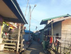 Kades Madang Permai Dikeluhkan Warga: Pelayanan Tersendat, Bendera Koyak Dibiarkan Berkibar
