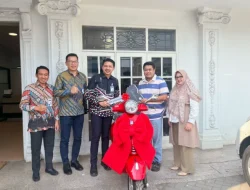 BRI BO Panglima Polim Serahkan Hadiah Vespa Lucky Ride ke Sambal Bakar Indonesia