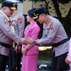 Pergantian Kepemimpinan, Polda Kalbar Gelar Tradisi Penyambutan Untuk Irjen Pol. Alberd Teddy Benhard Sianipar