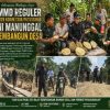 Anggota Satgas TMMD Kodim 1206/Putussibau Makan Durian Bersama Masyarakat di Desa Ulak Pauk