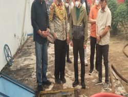 GILA! Saat Warga Pontianak Nangis Kehabisan Air Bersih, Bos Pelayaran Ini Kerahkan Tongkang 5.000 TON Gratis!