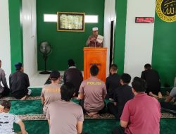 Wakapolres Landak Jadi Khatib Shalat Jumat di Masjid Nur Aman, Ajak Jaga Kamtibmas dan Perkuat Keimanan