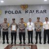 Kapolda Kalbar Berikan Penghargaan Kepada Lima Personel Berprestasi